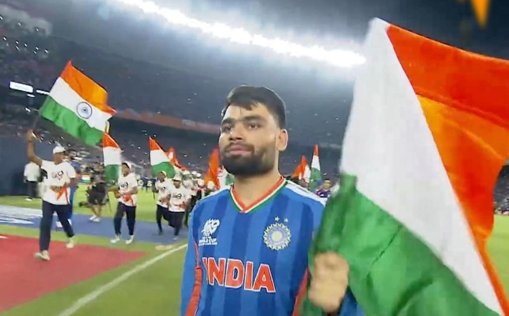 PRaghwanshi's tweet photo. देशप्रेम ही हो सकती है वो भावना,
जो अपने खो खोने के दर्द को दबा दे...!❤️🔥
@rinkusingh235 https://t.co/GG1f1dPwpc
