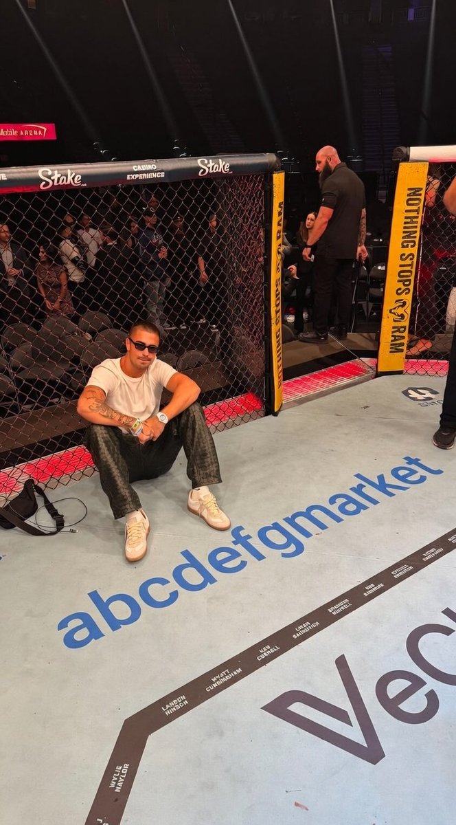 RichiΞRich tweet media