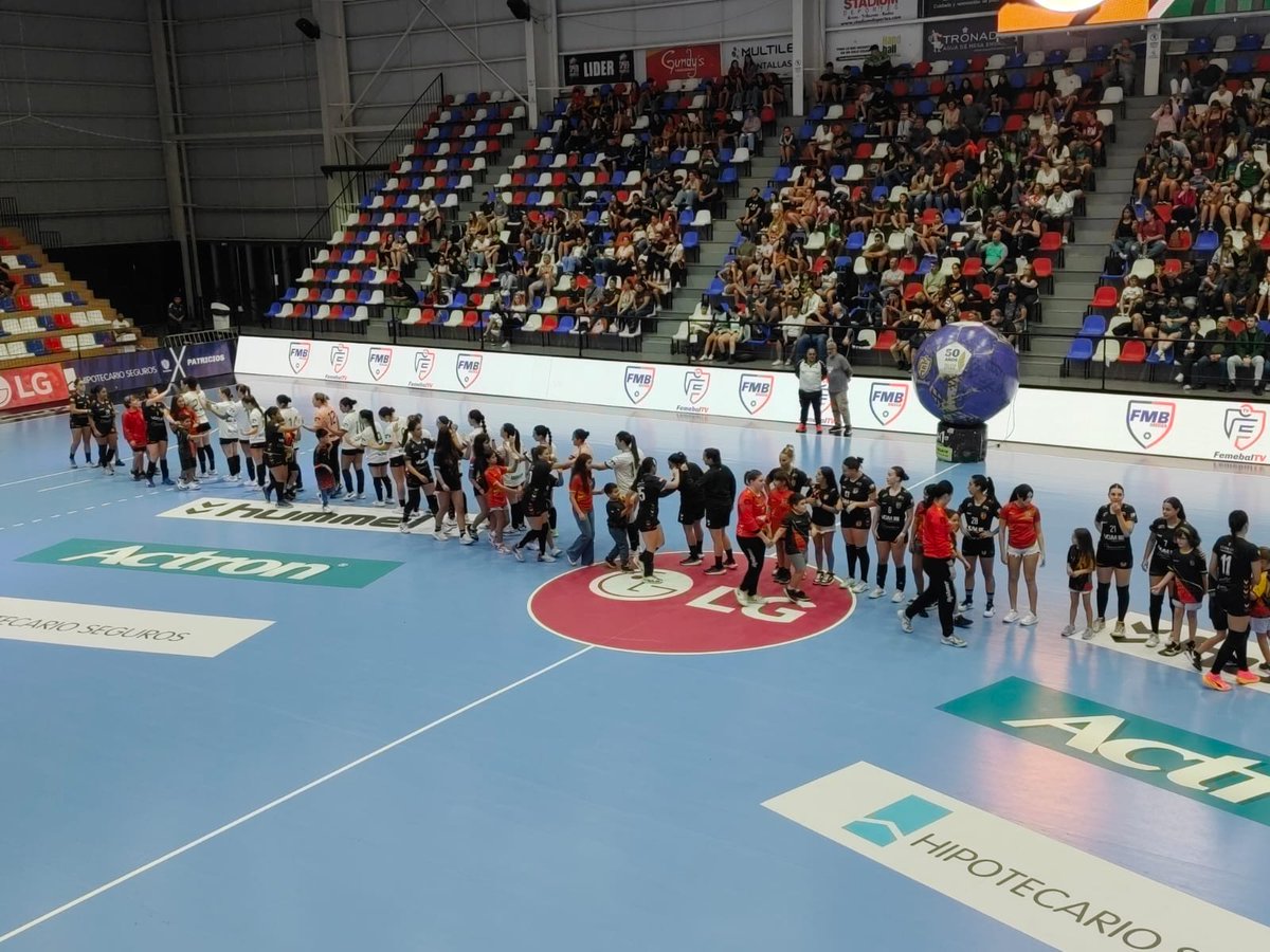 ferrocarriloest's tweet photo. #HandballFemenino 🤾🏻♀️ Ganooó #Ferro!!! Por los 4tos. de Final del #Súper8 de @femebal venció en La Casa del Handball 28-20 a #CiDeCo!
El rival en Semis será #ViLo el Sáb. 14/3 a las 14 hs!
#VamosLasPibas! 💚🚂 https://t.co/mgsKbIp5wW