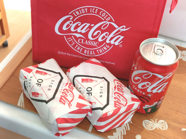 コカコーラすきすぎてダイソーいくとついついグッズ買ってしまう
サンドイッチつくってコーラナプキンで包むとランチの気分爆アゲでございますの 