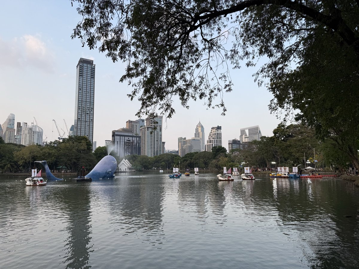 kirk0530's tweet photo. バンコク🇹🇭ルンピニー公園⛲️
「ONE PIECE」イベント開催
2026年3月8日〜15日
入場無料🆓

早速行ってきました🏴‍☠️
巨大ラブーン🐳は、想像以上のスケールでした😳 https://t.co/J5lUvCpwh9