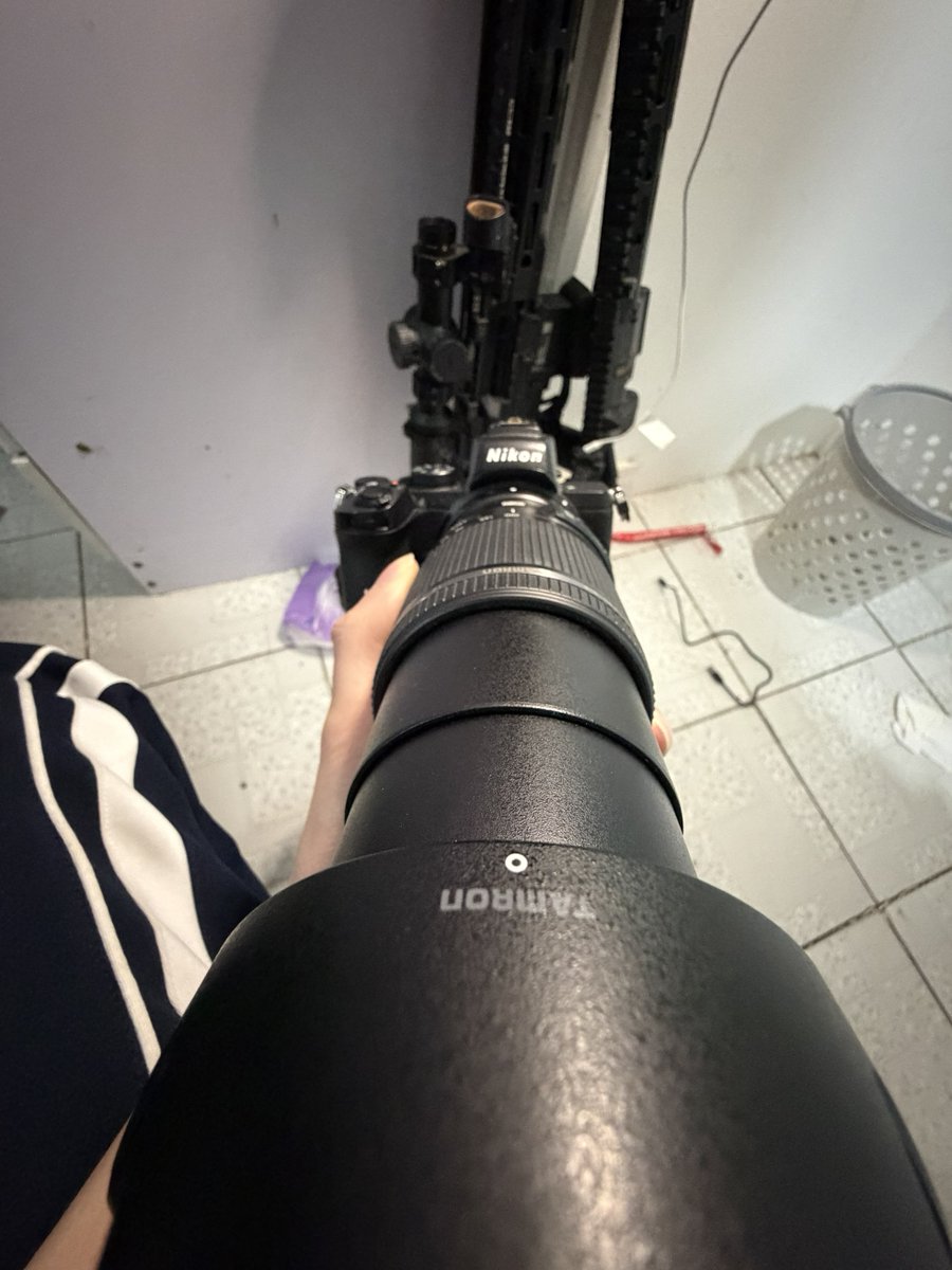 remuian111414's tweet image. 我想给你拍照 但是我的镜镜会先顶到你
#NIKO