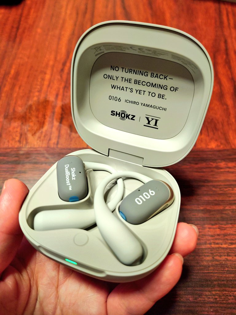 come0802's tweet photo. 届きましたShokz × YI🥰

周囲の音も聞こえる割には音質良さそう！
耳掛けタイプだと眼鏡と干渉するかな〜と思ってたんだけど意外と大丈夫かも😎

あと一郎さんって本当に耳大きいのね👂️

#Shokz #OpenFit2plus #サカナクション #山口一郎 #ショックス #Shokzのある生活 https://t.co/rNKXSrKT12