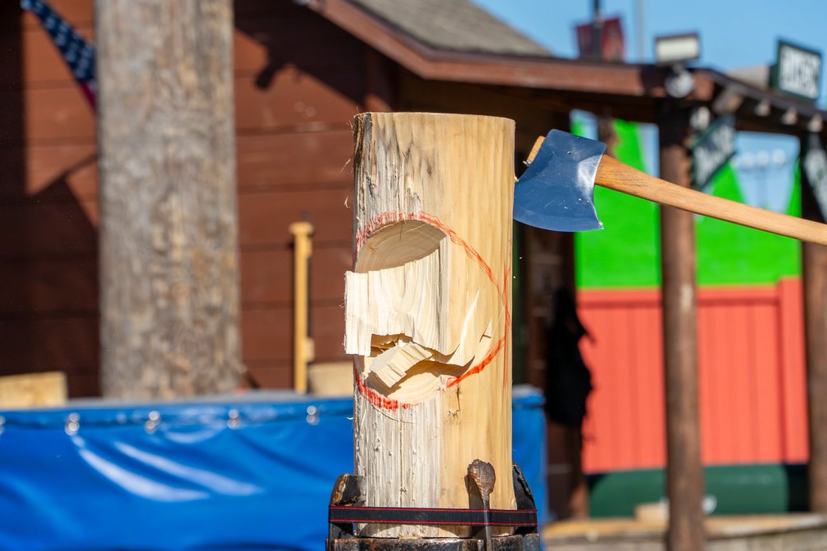 Paula Deen's Lumberjack Feud Supper Show tweet media