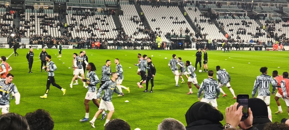 salvobonfigli0's tweet photo. #AllianzStadium
#JuventusPisa 4-0
Noi c'eravamo https://t.co/gFYuPSIDRV