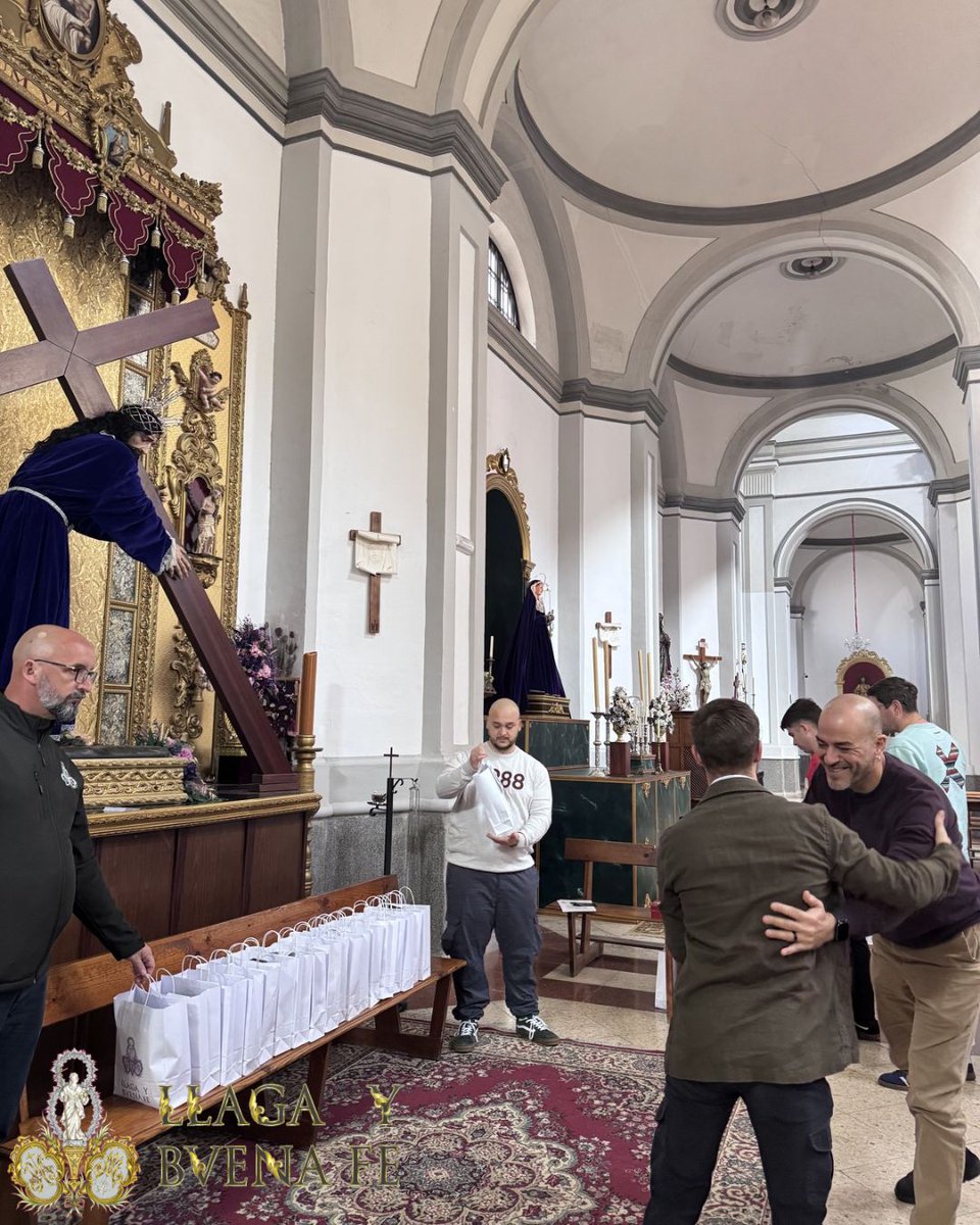 [𝐄𝐐𝐔𝐈𝐏𝐎 𝐃𝐄 𝐓𝐑𝐎𝐍𝐎]

En esta mañana del 3º domingo de la Cuaresma, a falta de 13 días para salir a pasear nuestra fe por las calles de la Trinidad, nuestro equipo de trono ha recibido en nuestra parroquia, a los pies del Nazareno, a los nuevos hombres de trono que se