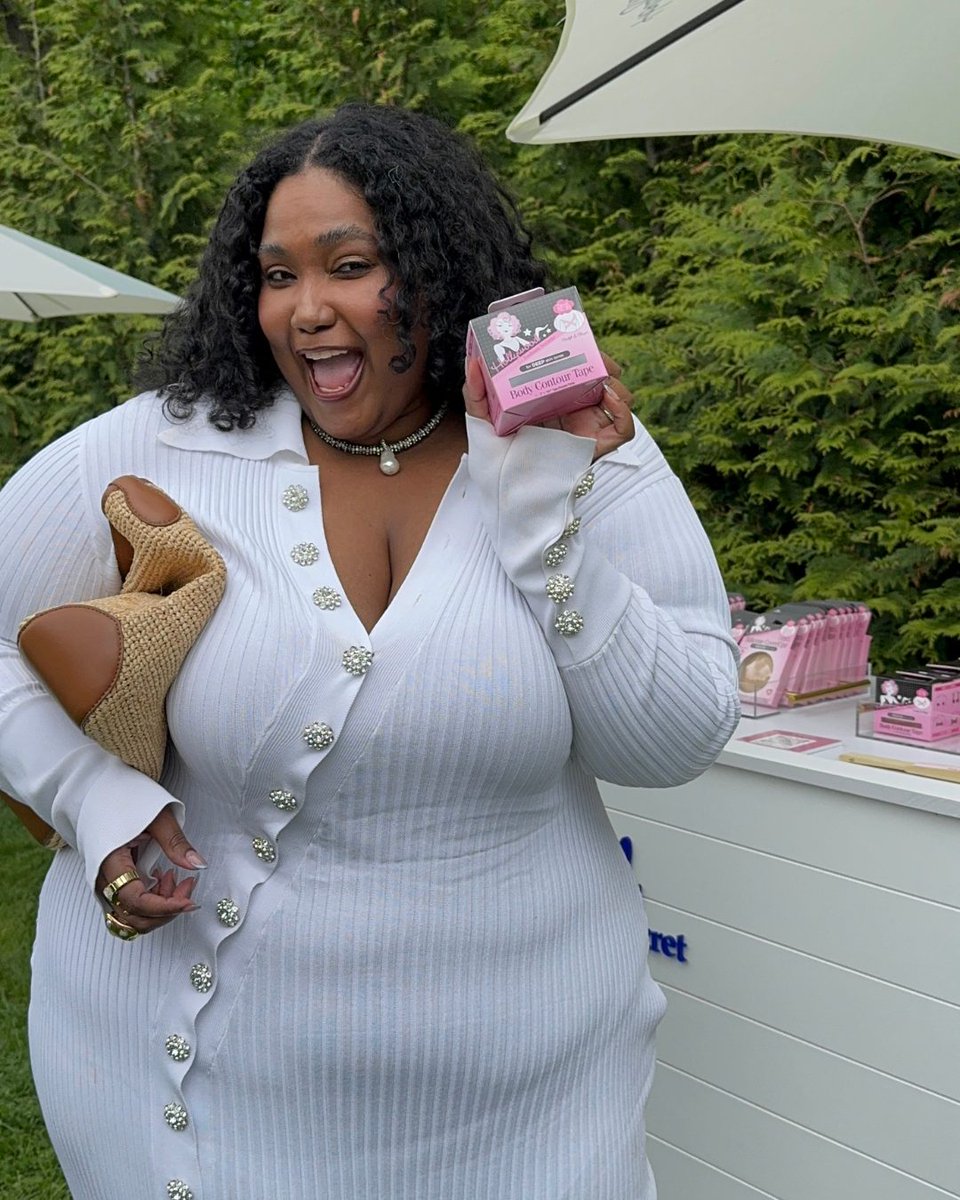 Hollywood Fashion Secrets tweet media