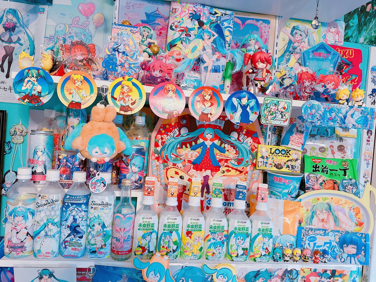 mikuismyqueen's tweet photo. 💙✨Happy Miku Day! ✨💙

The only way I’m good at showing my love for Miku is with my collection. I love her 😫💙

More pictures below 💙

 #ミクの日  #ミクの日2026 https://t.co/hvyoJE4MlA