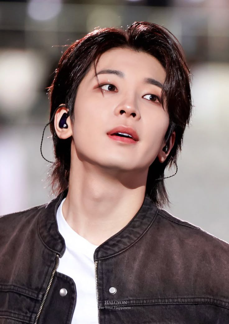 299 days until Wonwoo's return from military service.