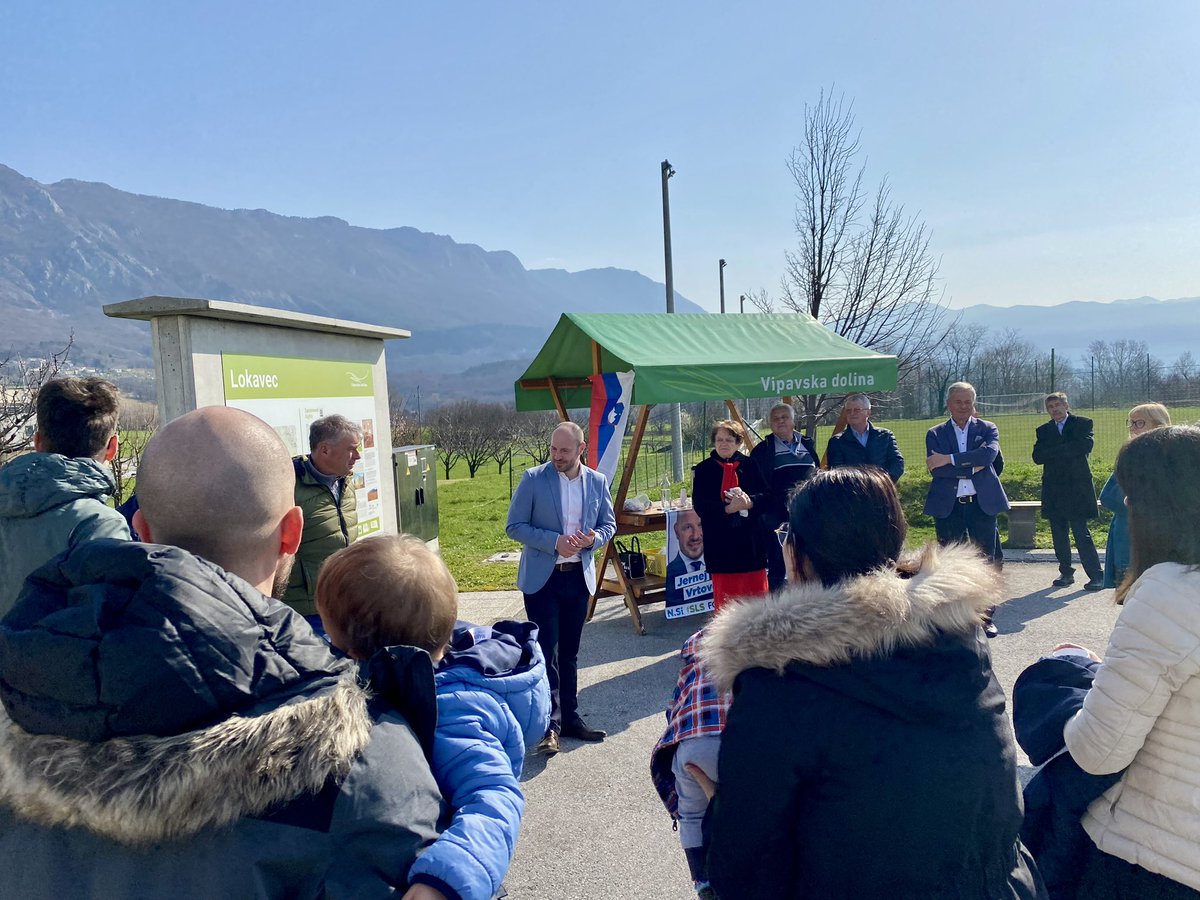 JernejVrtovec's tweet image. Sončen dan v Vipavski dolini. 

In sončno, pomladno razpoloženje med vsemi, s katerimi smo se podružili v Lokavcu. 

Hvala za vašo podporo in spodbude, veselimo se nedelje čez dva tedna!

@NovaSlovenija @Fokus_stranka #sls