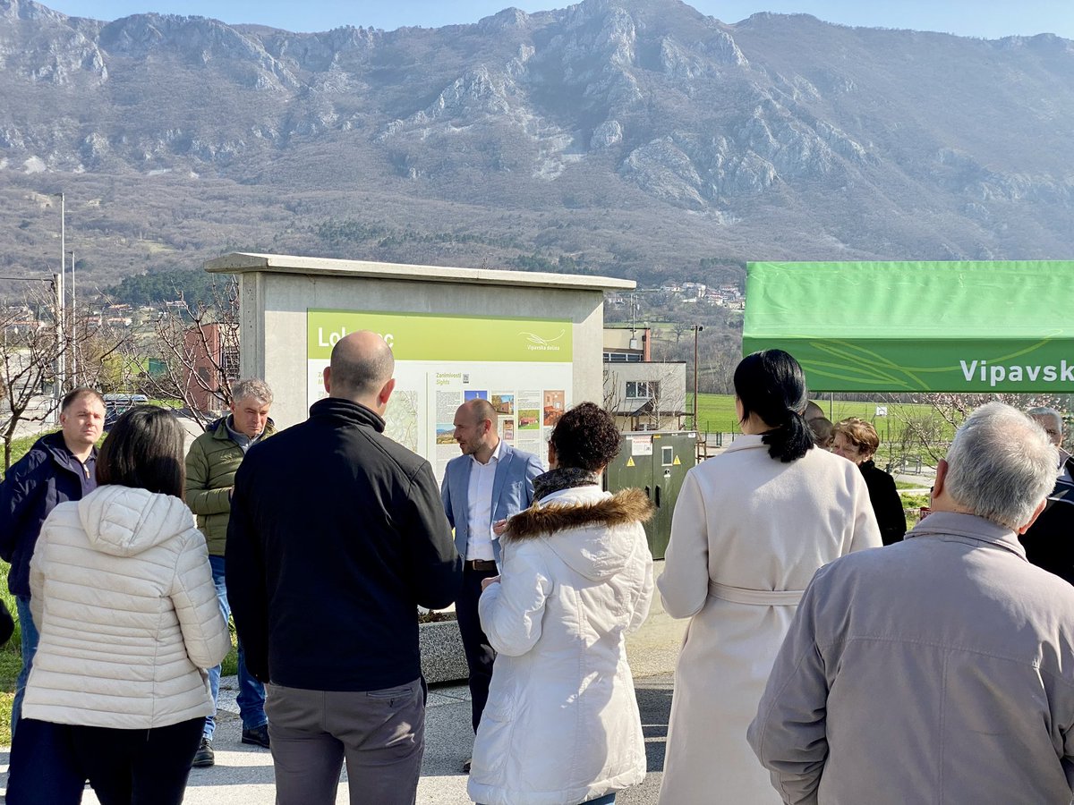 JernejVrtovec's tweet image. Sončen dan v Vipavski dolini. 

In sončno, pomladno razpoloženje med vsemi, s katerimi smo se podružili v Lokavcu. 

Hvala za vašo podporo in spodbude, veselimo se nedelje čez dva tedna!

@NovaSlovenija @Fokus_stranka #sls