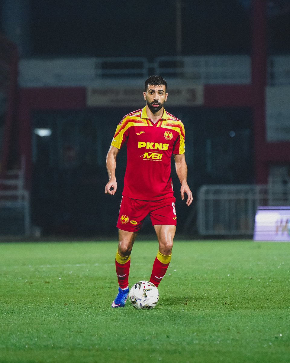 selangorfc's tweet photo. 📸 Antara aksi-aksi yang sempat dirakamkan pada babak pertama perlawanan #SFCIMI. Terus berjuang buat separuh masa kedua #GergasiMerah! ❤️💛
#SelangorFC #ThisIsSelangor
#SFCIMI #LS20
#LigaSuper2025-26 https://t.co/0CgPUGaSFq