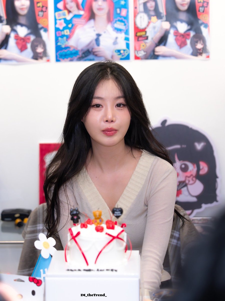 HAPPY BIRTHDAY SOOJIN💙💙💙💙💙

#SOOJIN #SEOSOOJIN 
#수진 #서수진 #穗珍
#SOOJINDAY #HappySOOJINday
#서탱만의_아기고냥이_수탱이생일