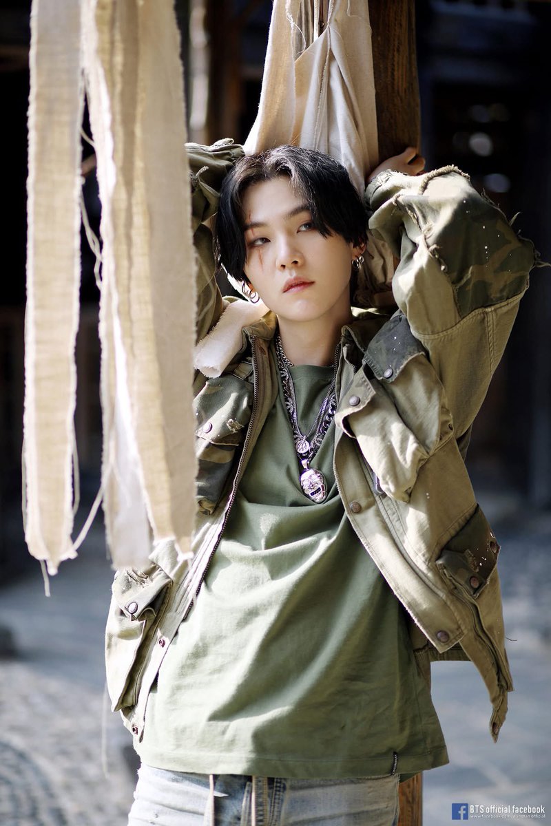 Happy SUGA Day 🎂
แฮปปี้เบิร์ดเดย์ ชูก้า มินยุนกิ AgustD แร็ปเปอร์ โปรดิวเซอร์ คนเก่งของอาร์มี่ ขอบคุณที่คอยมอบผลงานเพลงและดนตรีดี ๆ ให้ฟังอยู่เสมอ เป็นบุญหูเลยล่ะ แล้วก็คอยดูแลบังทันและอาร์มี่เสมอมาด้วย ขอให้เป็นปีที่ดี สุขภาพแข็งแรงทั้งกายและใจเลยนะ 🐱🫶🏼💜

<a href="/BTS_twt/">방탄소년단</a> #SUGA #슈가