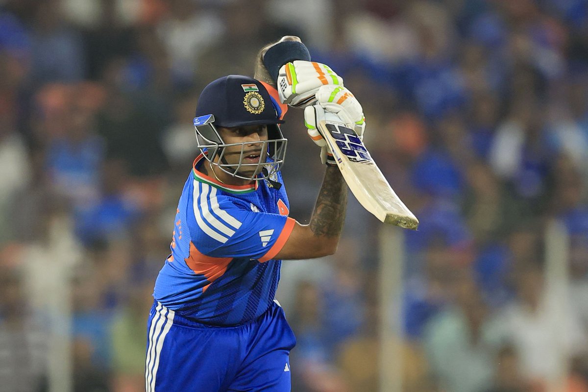 sujeetsuman1991's tweet photo. On what basis, fraud Suryakumar Yadav came ahead of Shivam Dube.? https://t.co/HuDQSmgClK