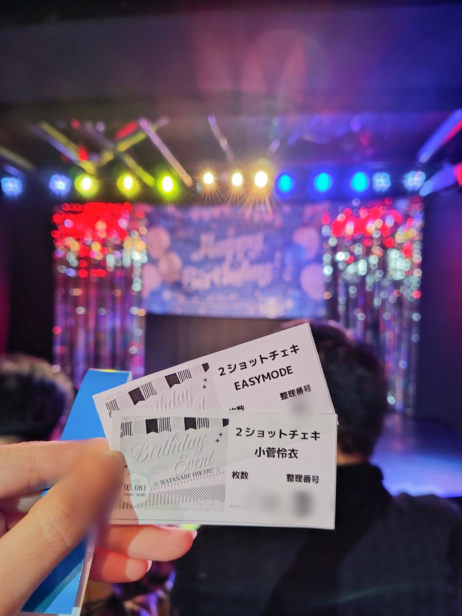 _ahirudayo_'s tweet photo. その場でコールを考えていくタイプの休憩時間長めアイドル可愛くて楽しかった!!!
\💜🩷かわいい🩵🤍/
\🤓俺もー/
俺も可愛いし、みんな15歳になった🍙🤭
武道館ではなく武道館前で…。
次がありますように♡
ひかるさんお誕生日おめでとうございます✨
#渡邉ひかる生誕2026
#EASYMODE https://t.co/6MqkzpMJbe