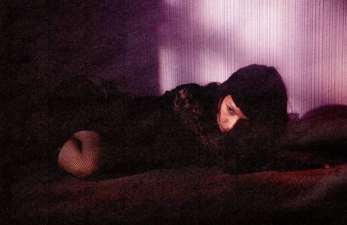 notforradios's tweet photo. maría didn’t lie when she said from the moment i wake i’ll be lying on your floor https://t.co/WLzwkTEJEe