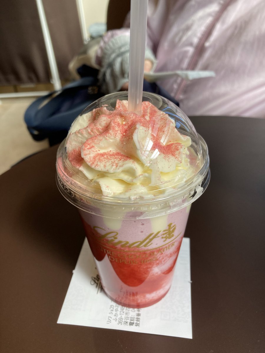 sgwv8's tweet photo. 美味しいもの💖
久しぶりのポスト！
牛タンハンバーグ、美味しかった！
会社で同僚とランチに行っていただきました！

今日はお母さんとデート❤️
深谷のアウトレットに行ってきました。
リンツも久しぶりに行きました💖
あまりんのタルトも美味しかった🍓
＃プレミアムアウトレット深谷
＃リンツ https://t.co/4BNvHM1ihe