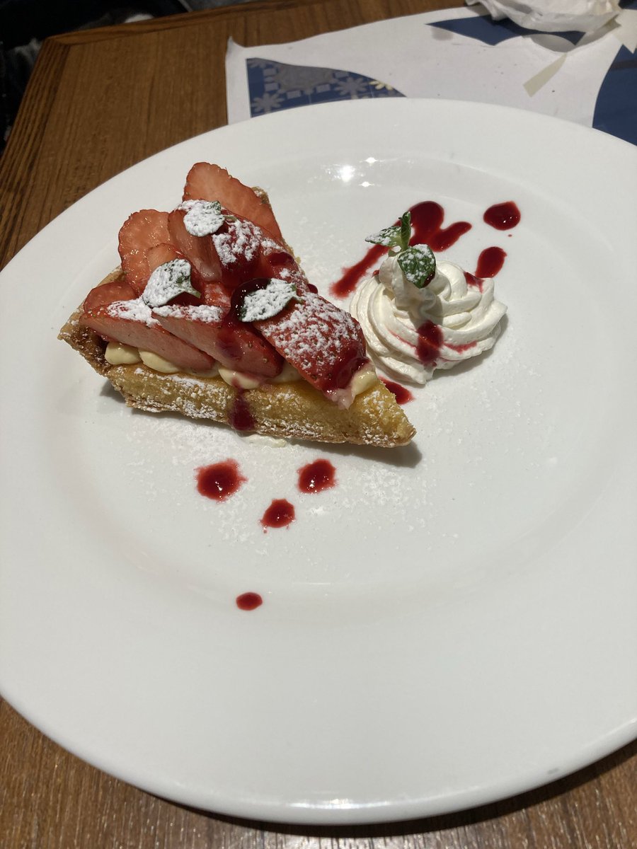 sgwv8's tweet photo. 美味しいもの💖
久しぶりのポスト！
牛タンハンバーグ、美味しかった！
会社で同僚とランチに行っていただきました！

今日はお母さんとデート❤️
深谷のアウトレットに行ってきました。
リンツも久しぶりに行きました💖
あまりんのタルトも美味しかった🍓
＃プレミアムアウトレット深谷
＃リンツ https://t.co/4BNvHM1ihe
