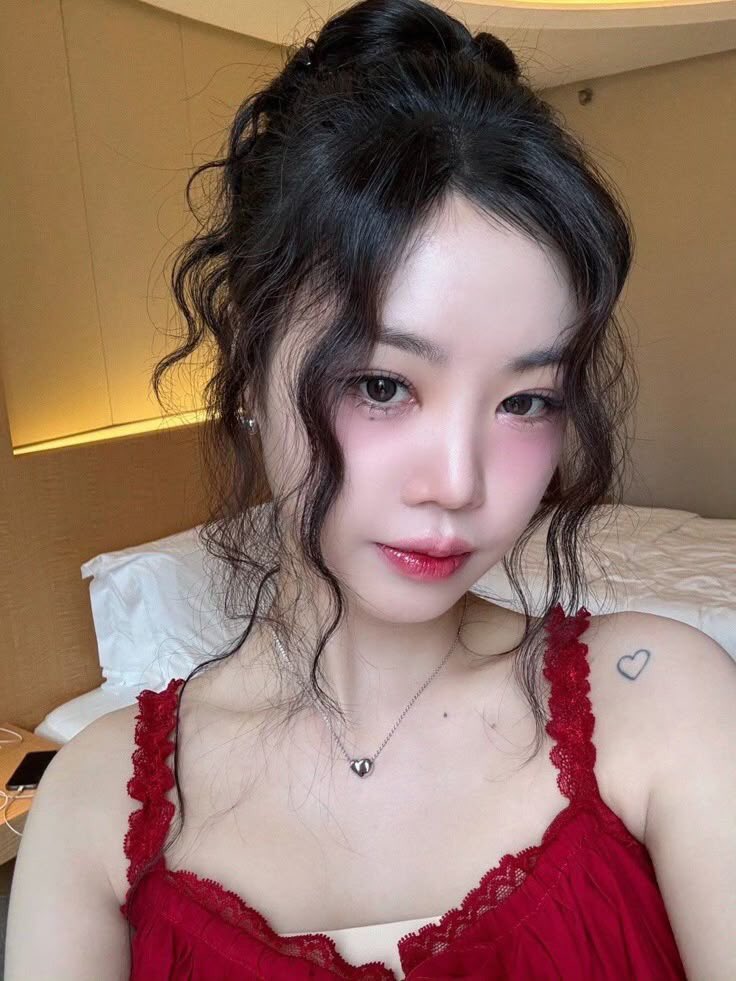 I hope you have the happiest birthday Soojin. You deserve the world ❤️❤️🍒🍒 

SPARKLING SOOJIN DAY
#SHINEwithSOOJIN
#HappySoojinDay #SOOJIN #수진