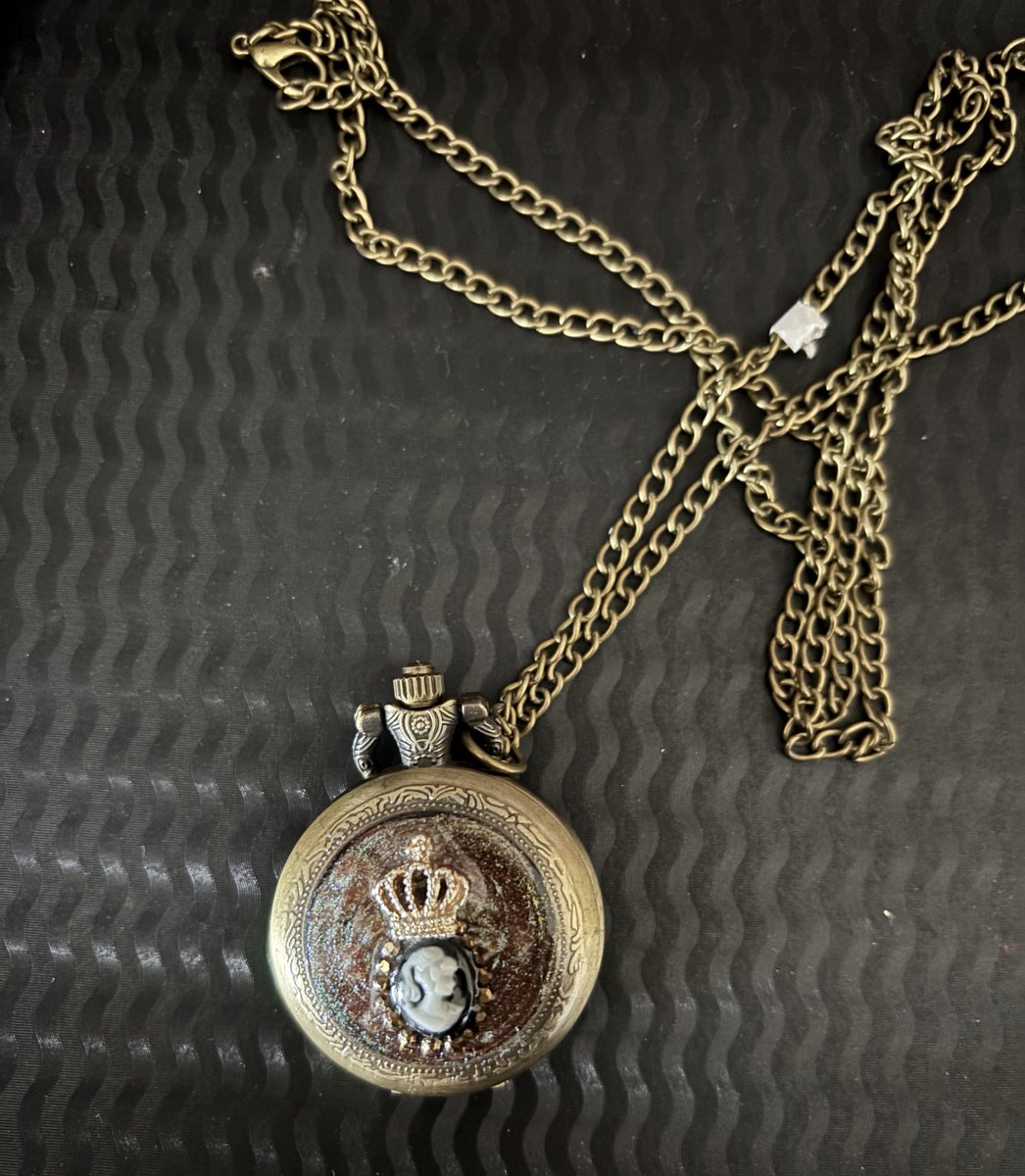 sissi | cherche un emploi tweet media