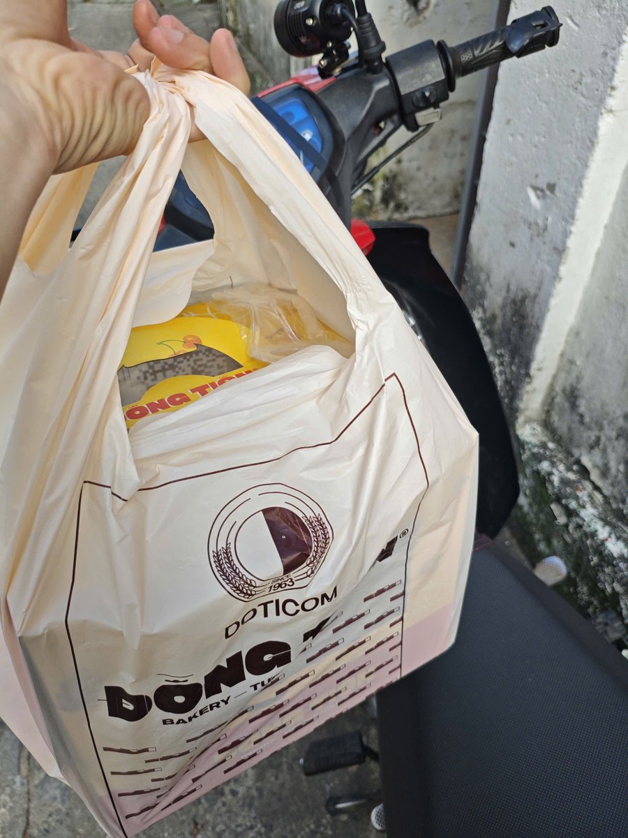 TrieuTiger's tweet image. Sau bao nỗ lực thì hôm nay cũng có chút đỉnh sắm quà cho Ny rồi ạ, vui quá. 😋😋

Chúc Ny em thật nhiều sức khoẻ và ở bên em.😍
#fighting #Grapfood