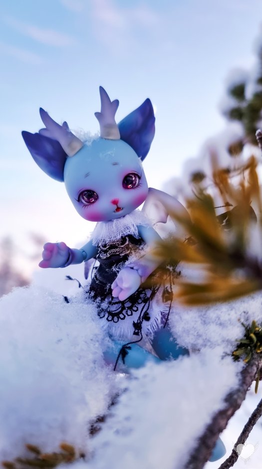 Little dragon out in the snow😊 #soom #soompetitgem #soomondiin #ranho #soompetitondiin #soomdoll #bjd #tigerbjd #bjdphotography #bjddoll