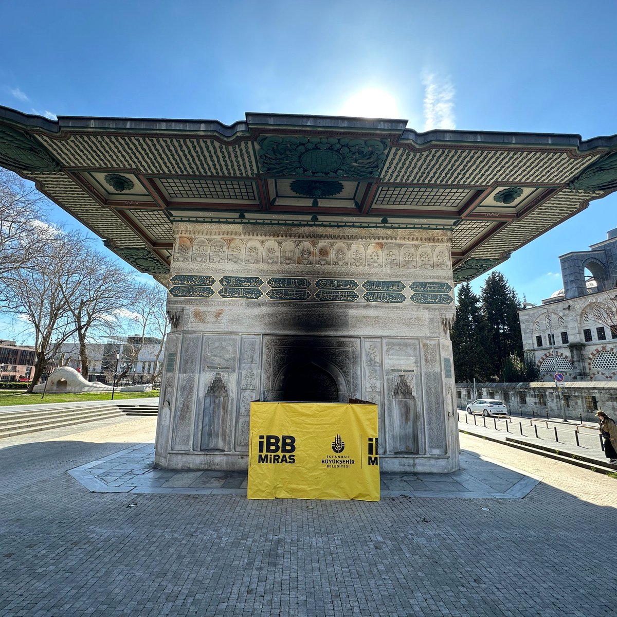 #SONDAKİKA

‼️ İstanbul’un Beyoğlu İlçesi’ndeki tarihi Tophane Çeşmesi’ni yakan ve gözaltına alınan O.G.Y. (61).

📝 Osmanlı Padişahı Birinci Mahmut tarafından 1732 yılında yaptırılan Tophane Çeşmesi, İstanbul'un üçüncü büyük çeşmesi ve en yüksek duvarlı çeşme. Diğer adıyla