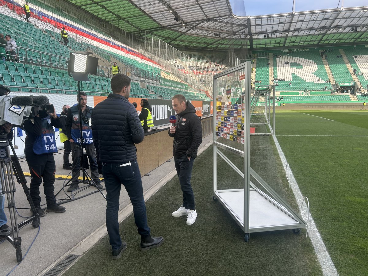 skrapid's tweet image. Johannes Hoff Thorup im Sky Interview mit der Info, dass Bendi Bolla heute leicht verletzt passen muss. 

#SCRRBS #skrapid #SCR2026