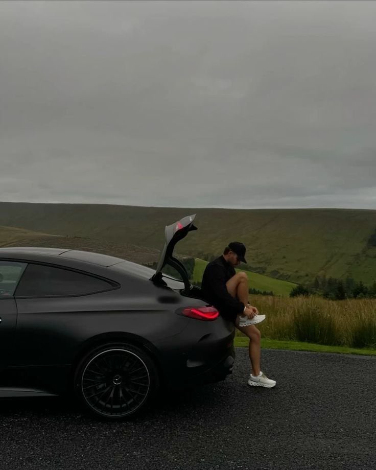LEVELUPMENUG's tweet photo. The 2026 Comeback: What I Did at 27 to Stop Being Broke, Soft, and Invisible

Brothers 25–30… if you’re still feeling behind in 2026, I see you.
I’m climbing too.

At 27 I was broke, soft-bodied, invisible to women, and zero respect from the world. Scrolling life away, making excuses, wondering why everyone else was winning.

This year I finally flipped it. No guru courses. No luck. Just raw decisions that started stacking money, strength, and real respect. Here’s exactly what changed everything: