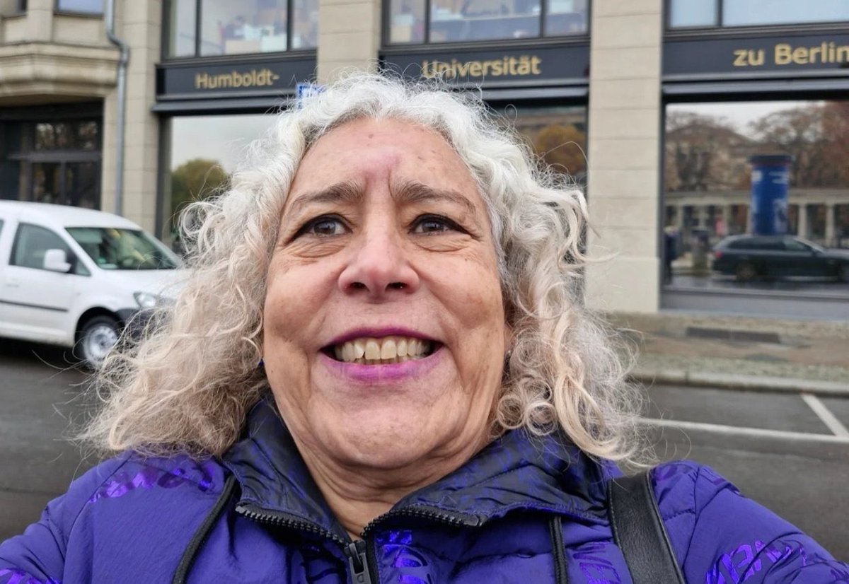 Feliz día a todas las mujeres. Sobre todo a aquellas (como la que está en la imagen) que tiene ese par de bolas bien puestas que no tienen algunos hombres. Saludos.