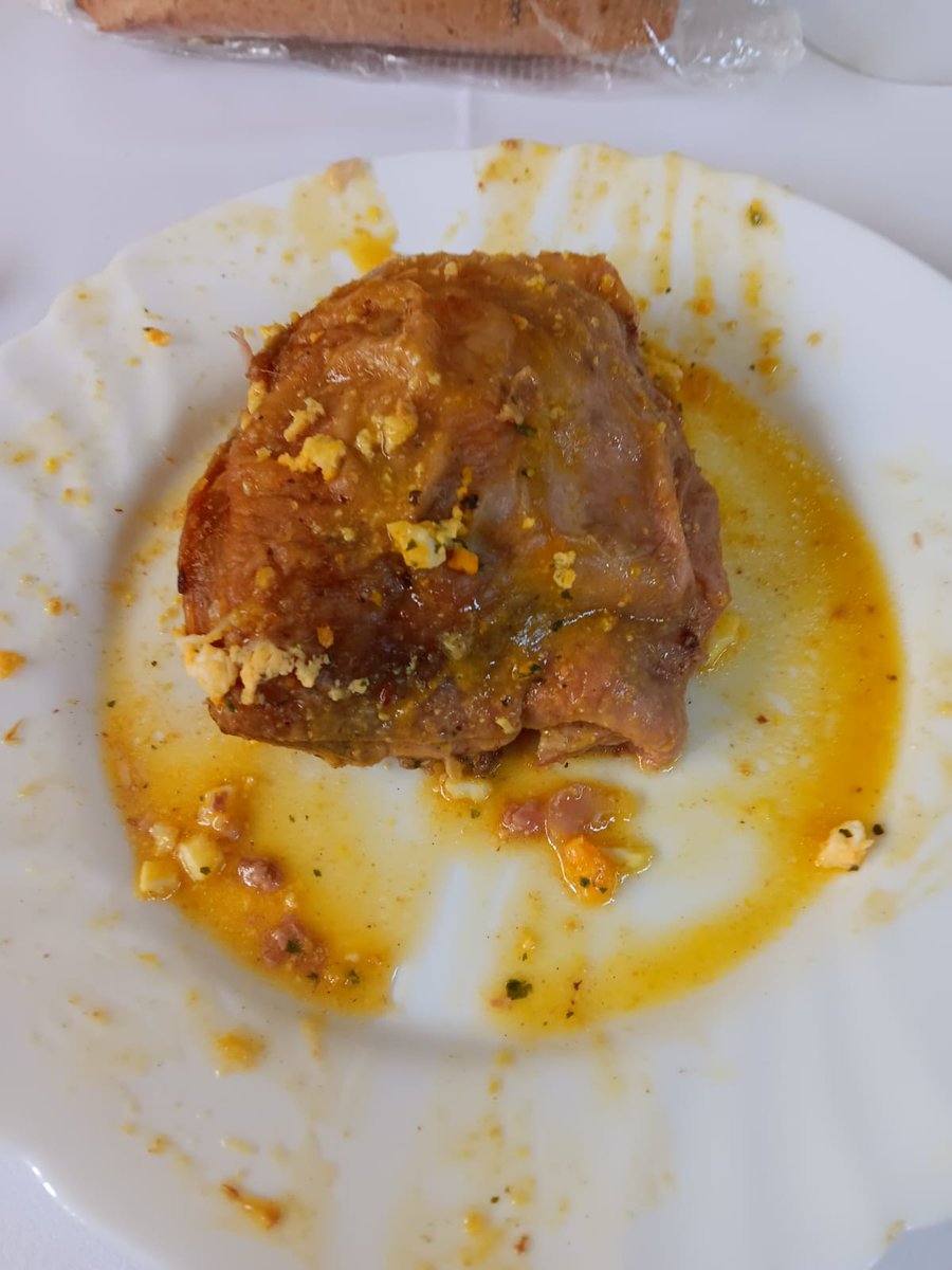 Comida hoy en Residencia de Colmenar Viejo.Pisto con sabor agrio con un color oscuro d tomate antinatural, asqueroso. Ni lo he probado, repulsivo.
Pollo en Pepitoria, seco com un estropajo, todo quemado x la parte superior. Marcelo no ha comido <a href="/adavimu/">Ana Davila</a>