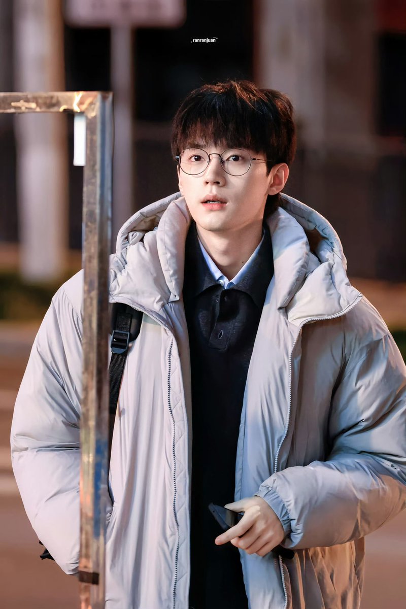 zyiranindofans's tweet photo. 080326 Angin sepoi di tepi kali, Dr. Xie ganteng sekali 😍
🎬 Syuting “Life Edge” Day-44
#ZhouYiran #周翊然 #TianzhouIDN #LifeEdge https://t.co/RIOVGPHb3N