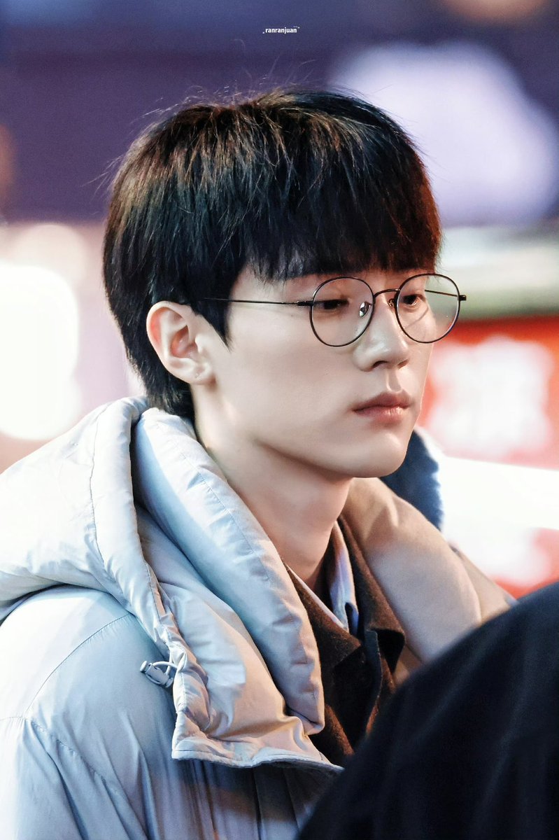zyiranindofans's tweet photo. 080326 Angin sepoi di tepi kali, Dr. Xie ganteng sekali 😍
🎬 Syuting “Life Edge” Day-44
#ZhouYiran #周翊然 #TianzhouIDN #LifeEdge https://t.co/RIOVGPHb3N