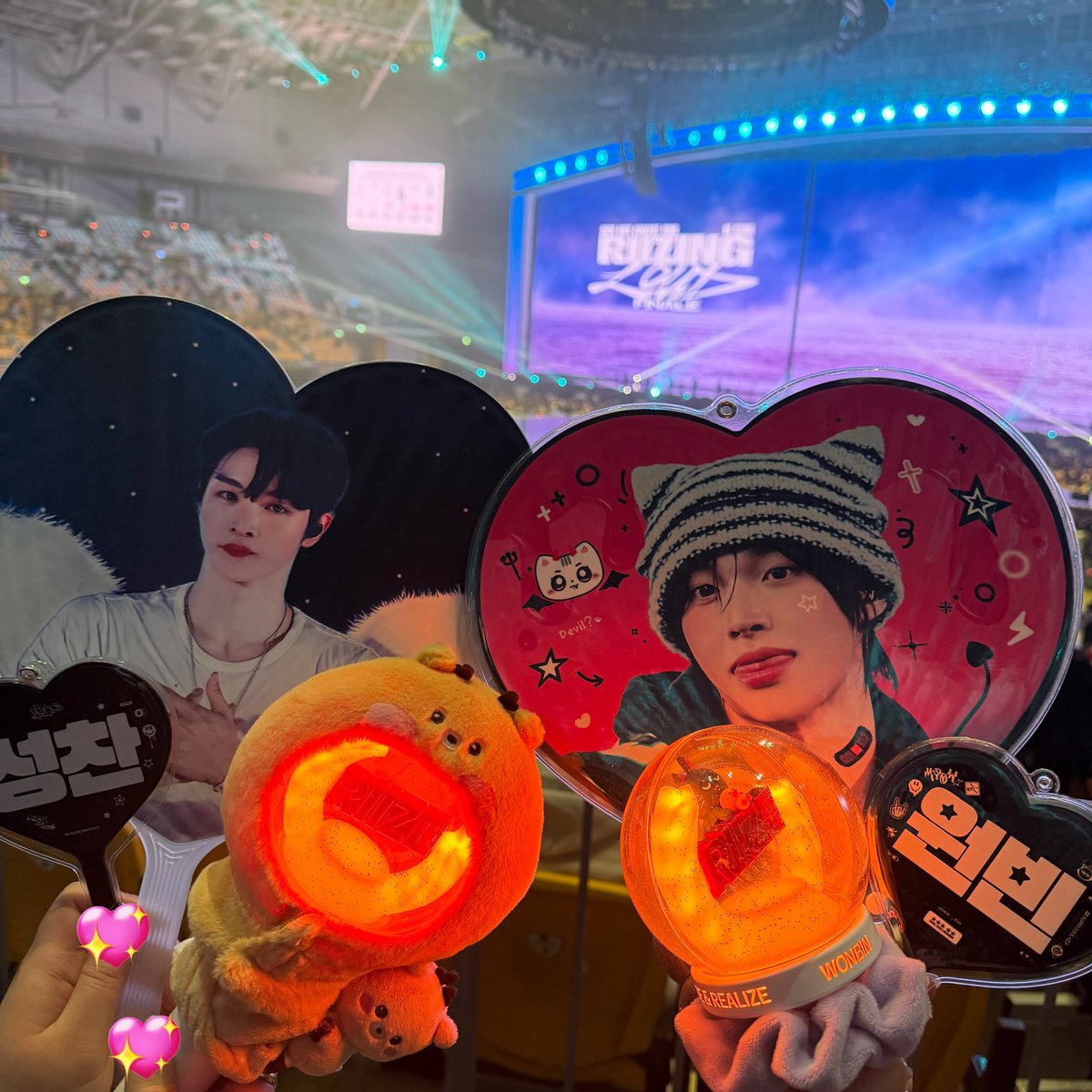 wb_star32's tweet photo. 막콘까지 행복했꾸마ㅏㅏ🧡🧡🧡🧡🧡 https://t.co/FdK4IpsuGW