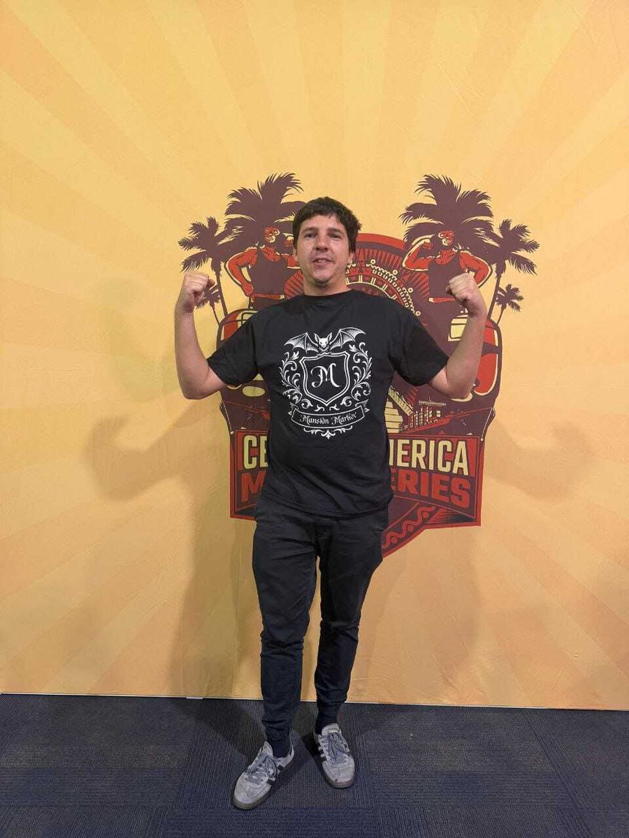 MansionMarkov's tweet photo. Wooow! 
Enhorabuena a Juan Miguel Sierra Hermosa, deck Lessons,  TOP 8 en día 2 Central America Magic Series, luciendo camiseta de Mansión Markov.
Hoy, día 3, se encuentra  a una ronda de clasificarse para el PRO TOUR, los mejores deseos de parte de tu familia de Mansión Markov . https://t.co/4PPnuXPlfT