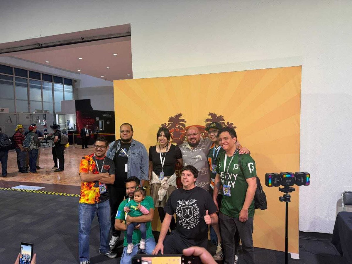 MansionMarkov's tweet photo. Wooow! 
Enhorabuena a Juan Miguel Sierra Hermosa, deck Lessons,  TOP 8 en día 2 Central America Magic Series, luciendo camiseta de Mansión Markov.
Hoy, día 3, se encuentra  a una ronda de clasificarse para el PRO TOUR, los mejores deseos de parte de tu familia de Mansión Markov . https://t.co/4PPnuXPlfT