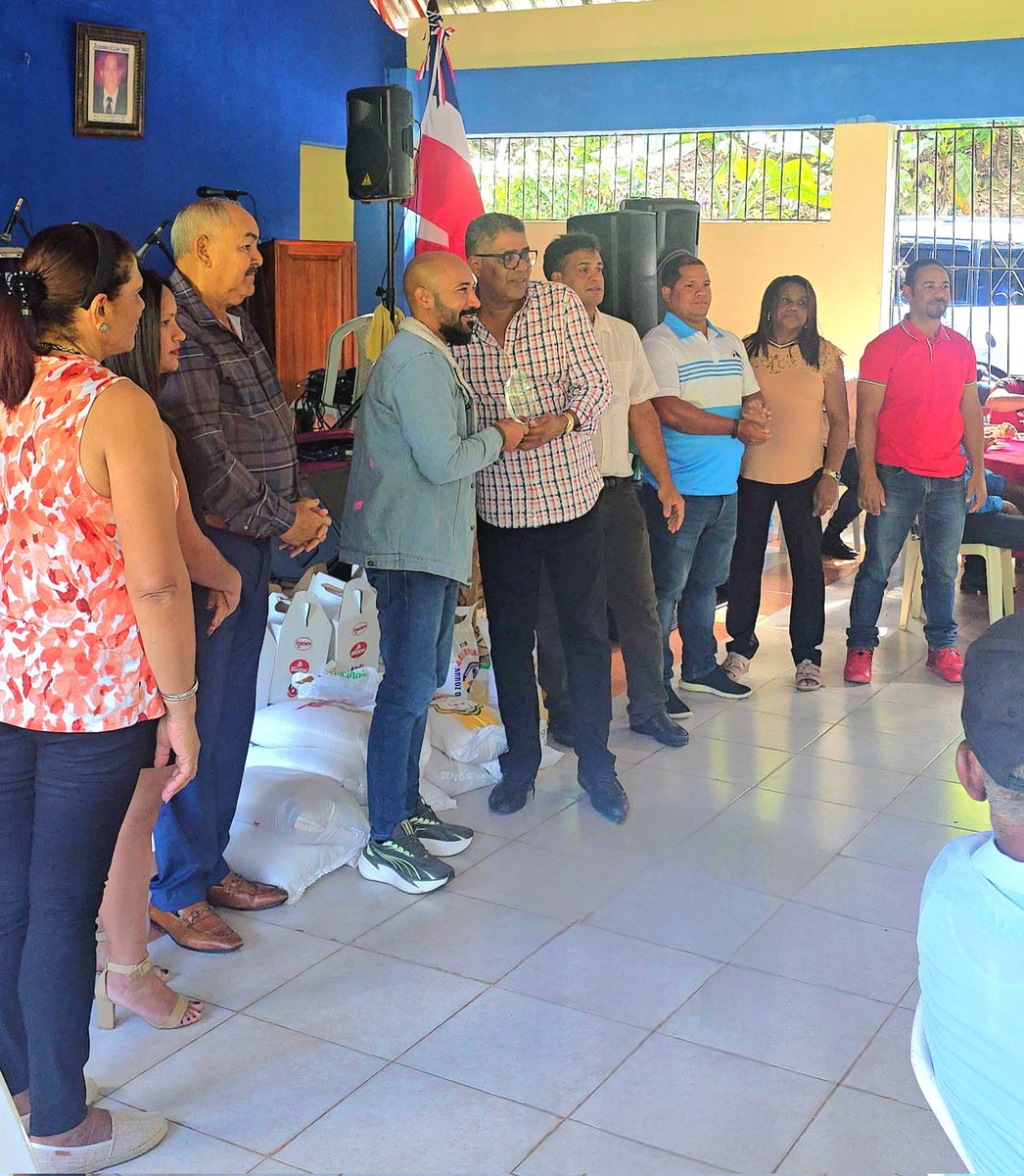 dmpedrogarcia's tweet photo. Reconocimiento a la Gestión y el Apoyo Institucional.

​En un acto que resalta la colaboración interinstitucional, la Asociación de Desarrollo de Pedro García (ADPG) hizo entrega de un importante reconocimiento al alcalde Jeudith Rodríguez. @Jeudithr https://t.co/iYWPcyOAjI