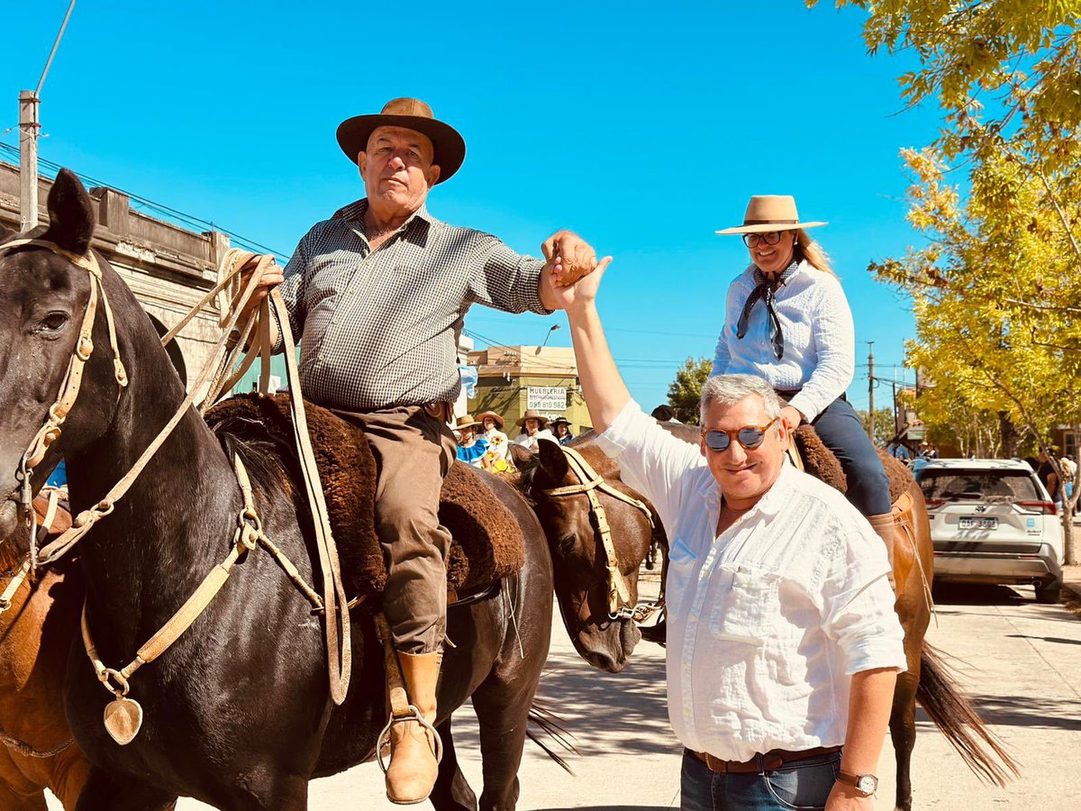 PajaroEnciso's tweet photo. Visitando las “Mangueras de Casupá”, preciosa fiesta popular con un gran marco de público, tanto en el ruedo como en el desfile tradicionalista.
Felicitaciones a los organizadores por tan lindo evento que ya es tradicional de nuestro departamento.
@FloridaIDF @Oliva_Lucho https://t.co/vUMvOhZpXw