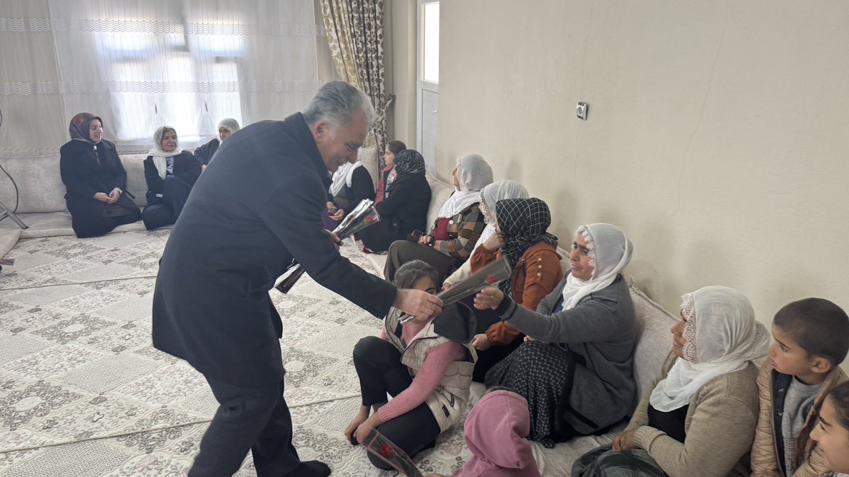 📍 Çınar | Ağaçsever Mahallesi

🌸 8 Mart Dünya Kadınlar Günü

Diyarbakır Milletvekilimiz Sayın Suna Kepolu, İl Başkanımız Sayın Ömer İler ve İl Başkan Yardımcımız Sayın Hayrettin Sümer ile birlikte Ağaçsever Mahallemizde başımızın tacı olan kıymetli kadınlarımızla bir araya