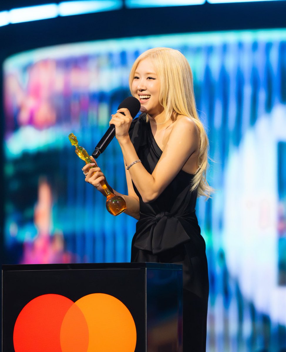 filmrosiee's tweet photo. brits instagram update with rosé

“the first k-pop artist to take home a BRIT 💐🥹” https://t.co/8GLjCOS2p5