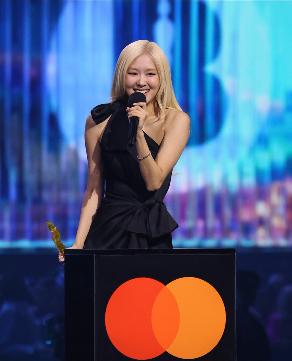 filmrosiee's tweet photo. brits instagram update with rosé

“the first k-pop artist to take home a BRIT 💐🥹” https://t.co/8GLjCOS2p5