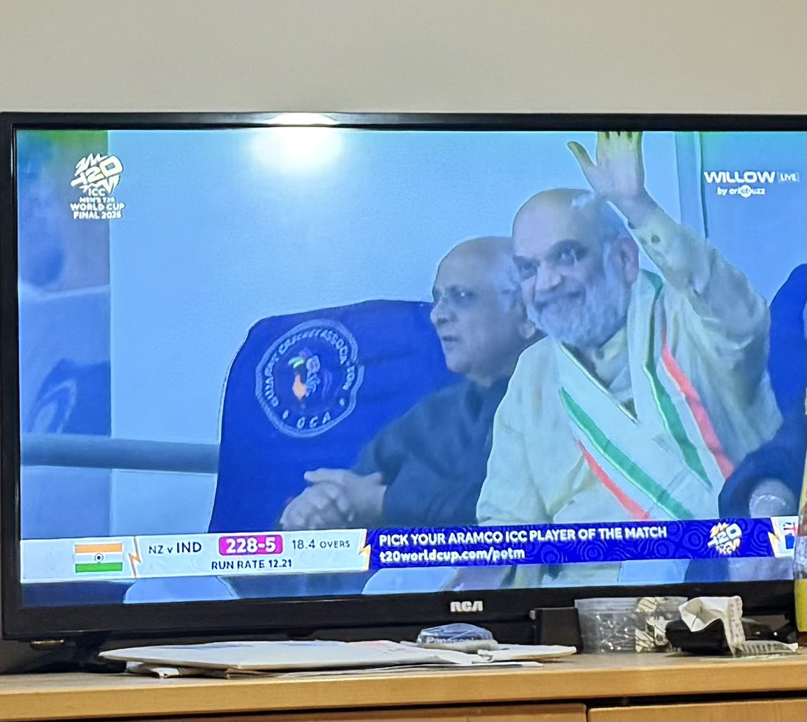 GrtRoshan's tweet photo. The reason behind falling of 4 wickets so fast … #Panuati is in the stands #IndvsNZ https://t.co/7XdmLlHzVg