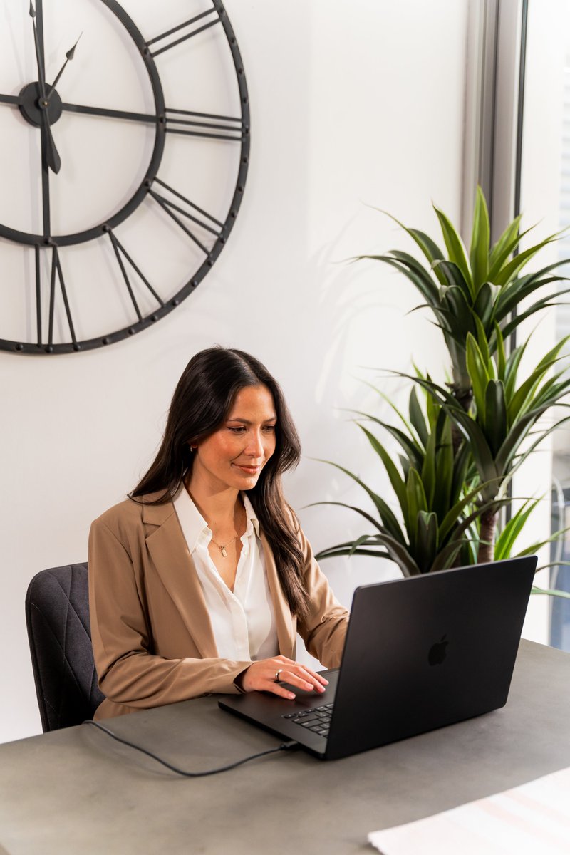 chargeasap's tweet image. Did you know many modern laptops can charge through USB-C?

Check if your USB-C cable can power your laptop. Or better yet, try a magnetic USB-C cable for a smoother, snap-on charging setup.⚡💻🧲

Discover Connect Pro now at chargerasap.com ⚡ 

#usbcable #chargingcable