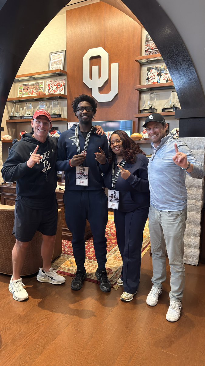 Myles Smith 4⭐️Edge tweet media