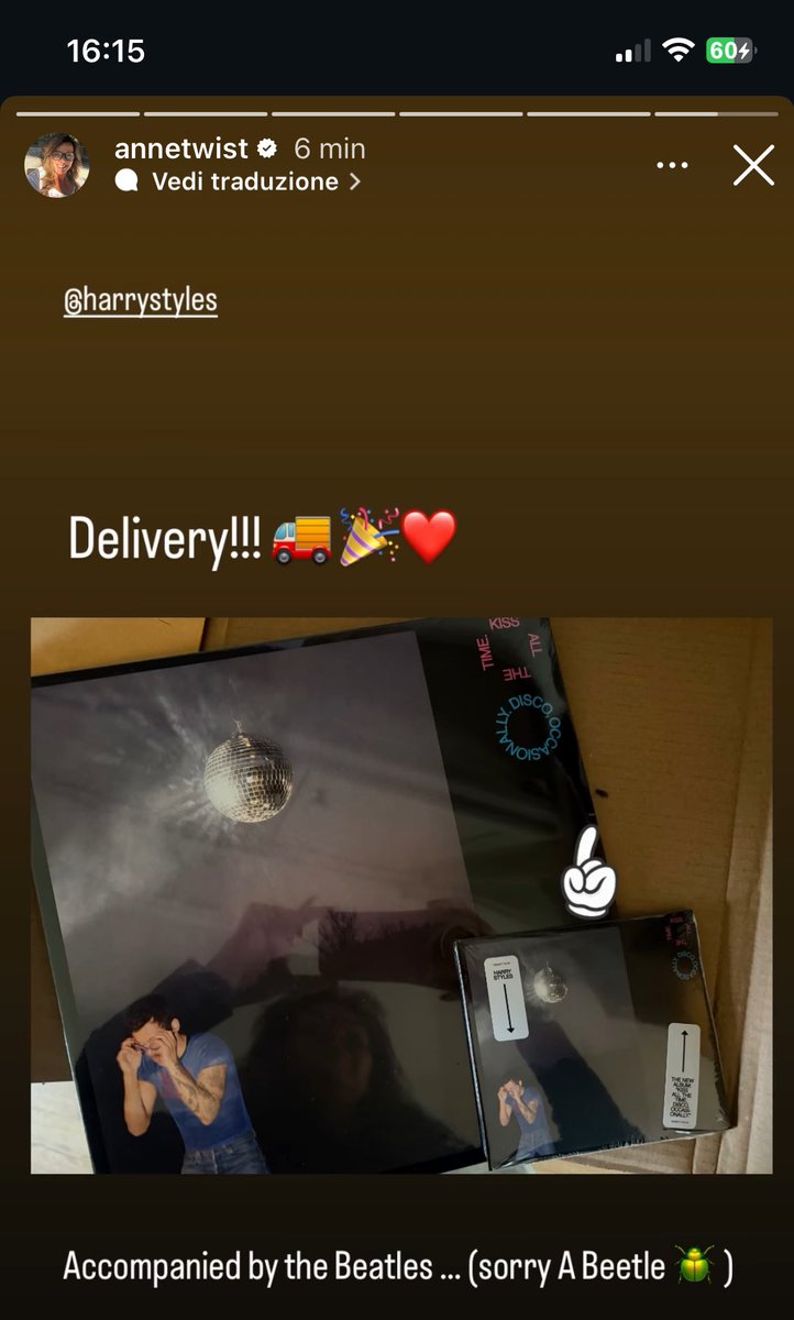 Ridendo per Anne che tagga il figlio