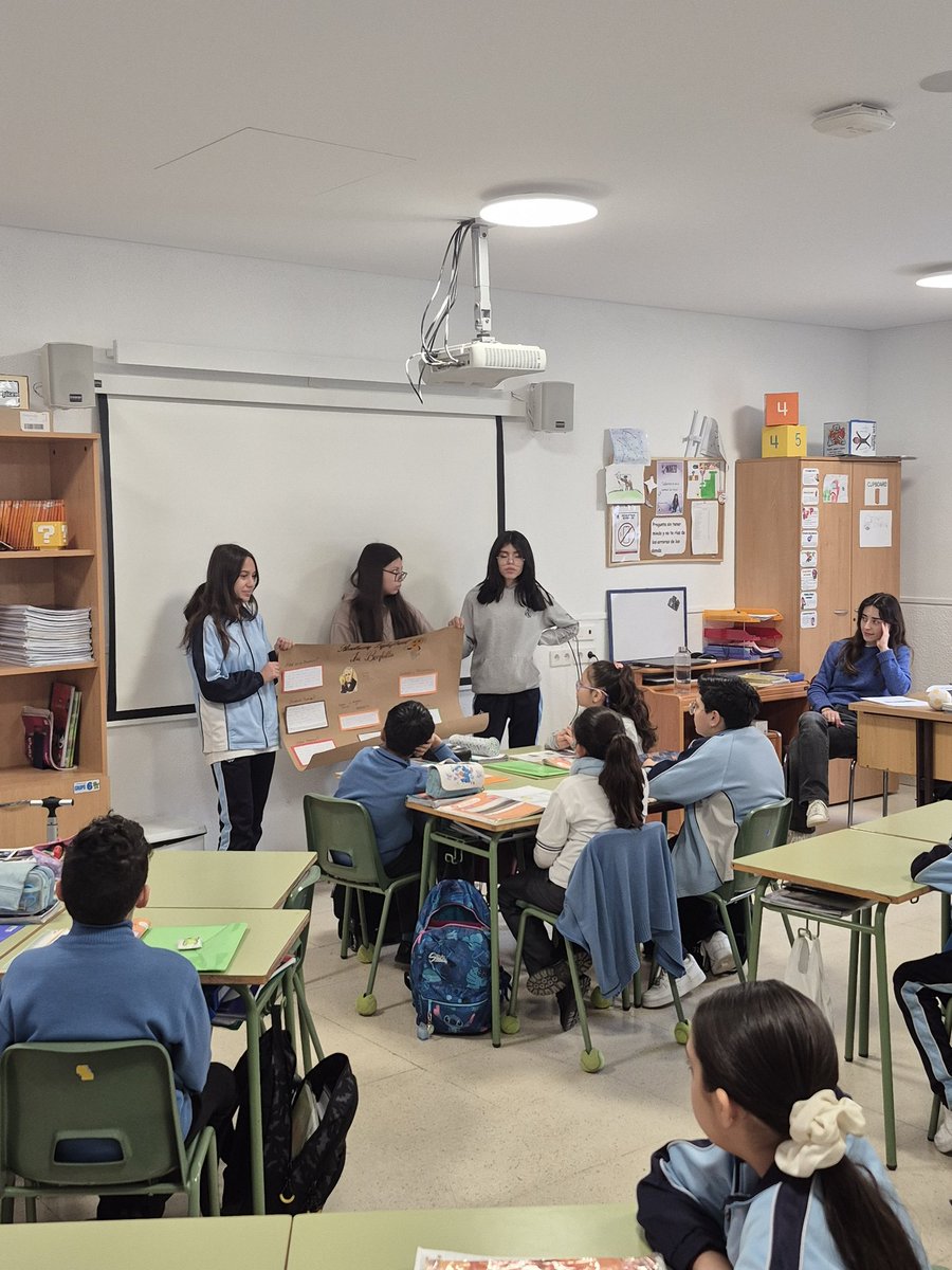 StaMMicaela's tweet photo. 3° ESO ha estudiado la revolución industrial y ha presentado sus conclusiones a los alumnos de Primaria en una formación en cascada.
#colegioshhcc 
#educaciónvicenciana 
#revoluciónindustrial https://t.co/5XXk5kYmQW