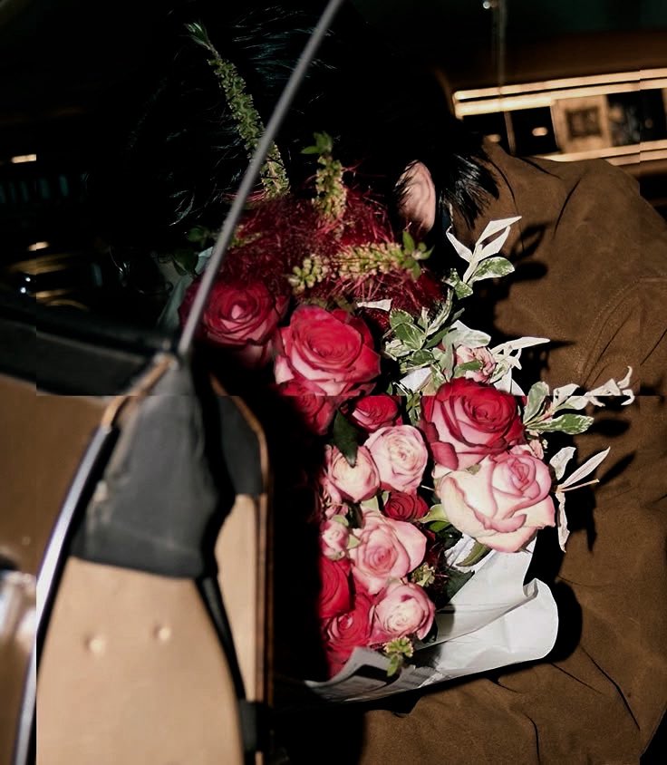 V, Garavani. tweet media