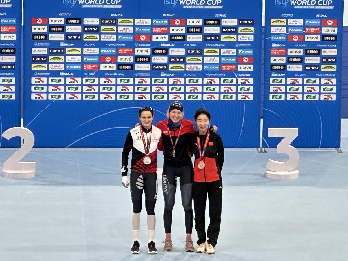 yayoi_wei's tweet photo. Martina Sáblíková &amp; Miho Takagi
氷上を駆け抜けた、偉大な選手
偉大な女性に敬意と感謝を🫶️本当にお疲れさまでした⛸️ https://t.co/9NWRCDcGD2