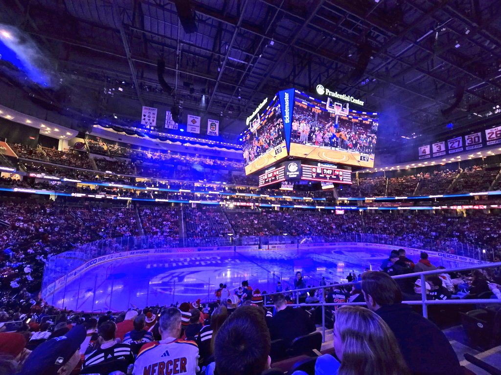 eferreme's tweet photo. Prudential center https://t.co/W34qpHJHLu